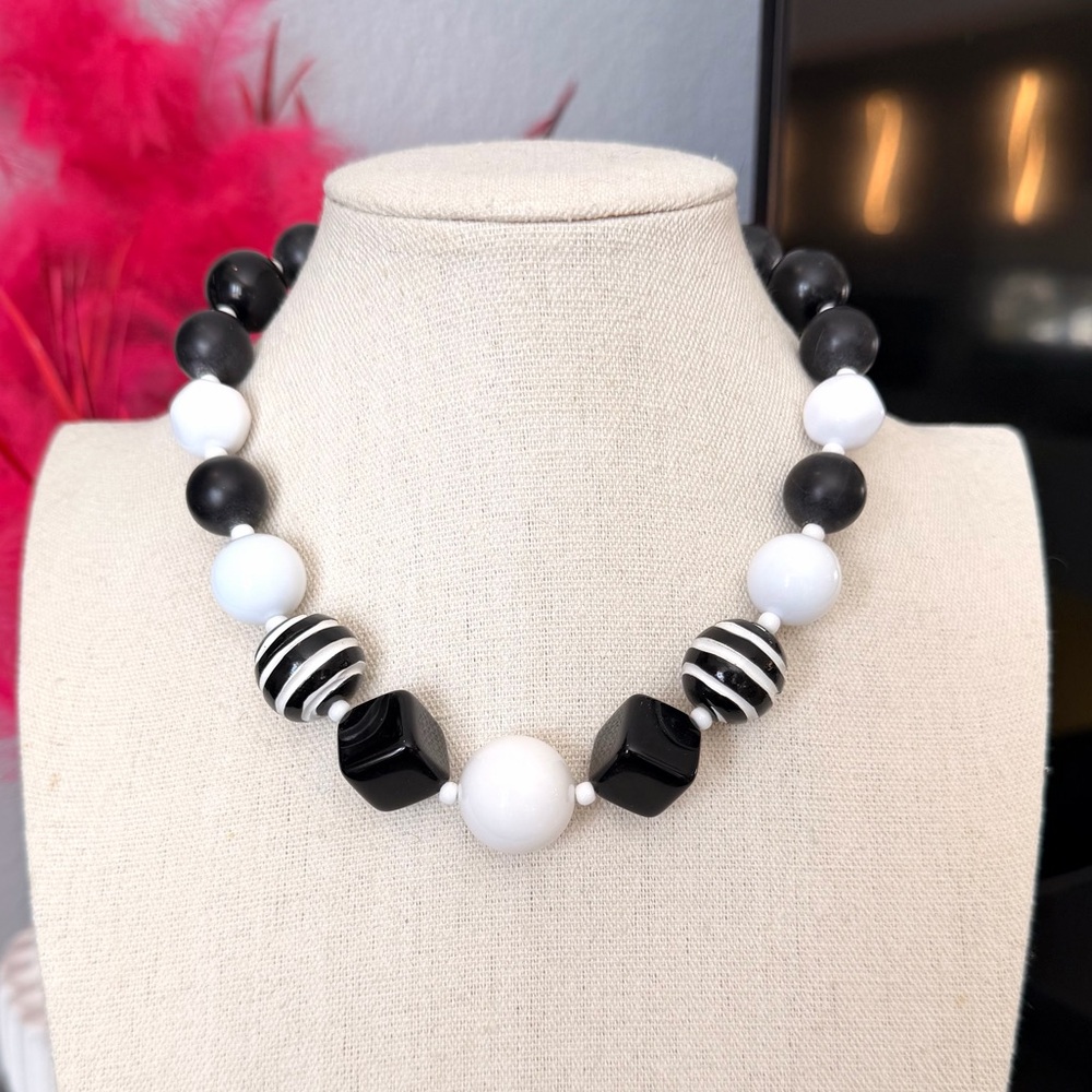 Large Bead Black and White Beaded Necklace - Picture 5 of 5